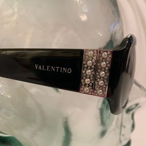 Valentino Accessories - Valentino Sunglasses Valentino Accessories - Valentino Sunglasses
